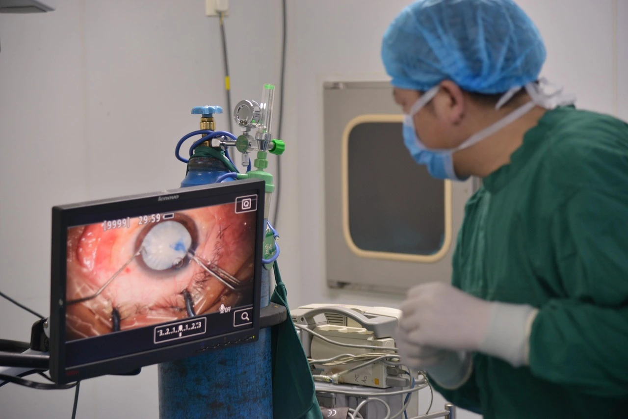 cataract surgery on a screen